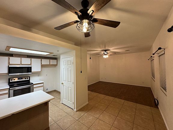 3rd image of 317 Phyllis Dr Unit 2