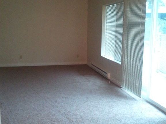 5th image of 924 Shorewood Dr APT A2