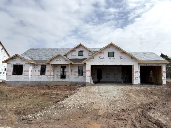 N8864 Galway Ln, Menasha, WI 54952