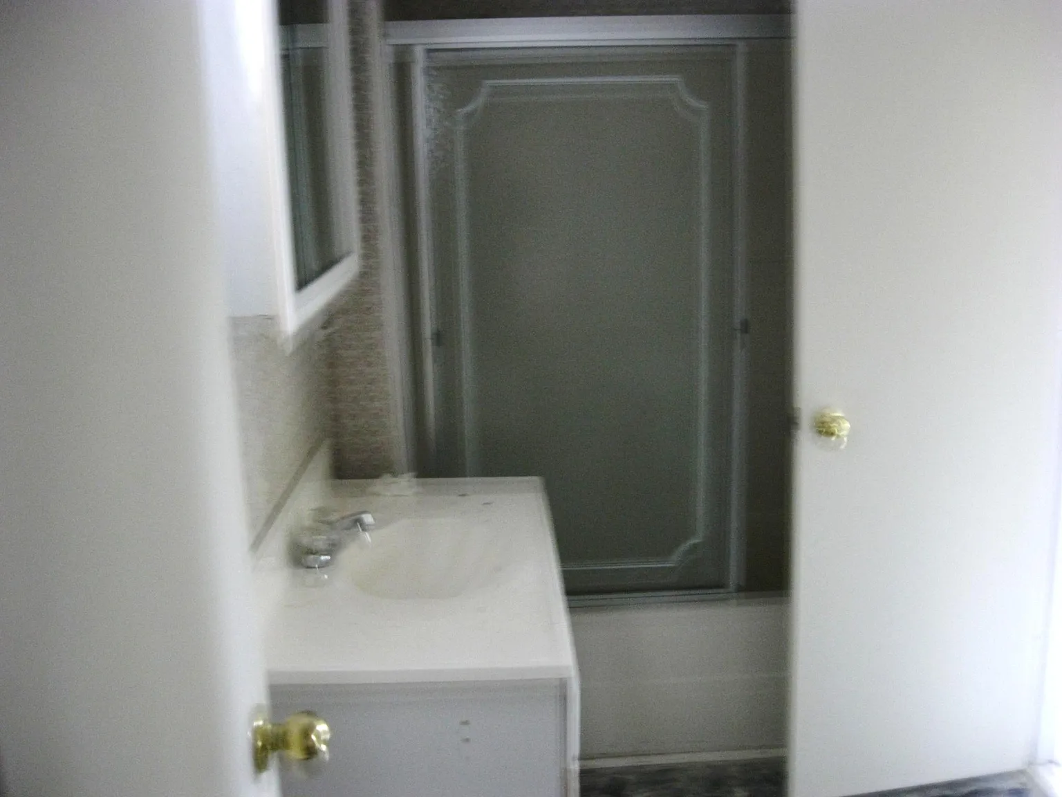 4 bed, 1900 sqft, $2,400 — Photo 2