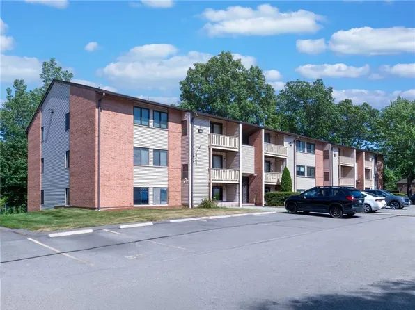 1137 1/2 Hartford Ave APT 5B, Johnston, RI 02919