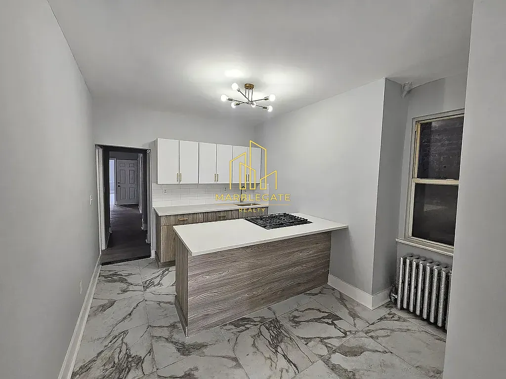 4 bed, $2,395 — Photo 1