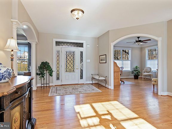 4th image of 100 Viburnum Dr