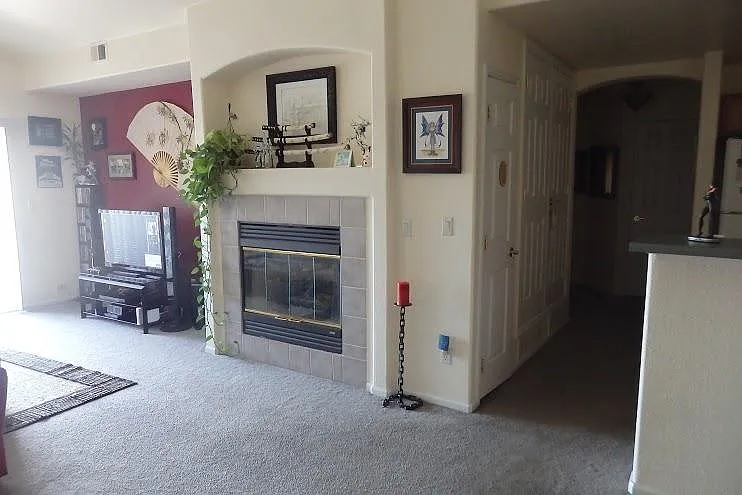 1703 Whitehall Dr #8H — Photo 6