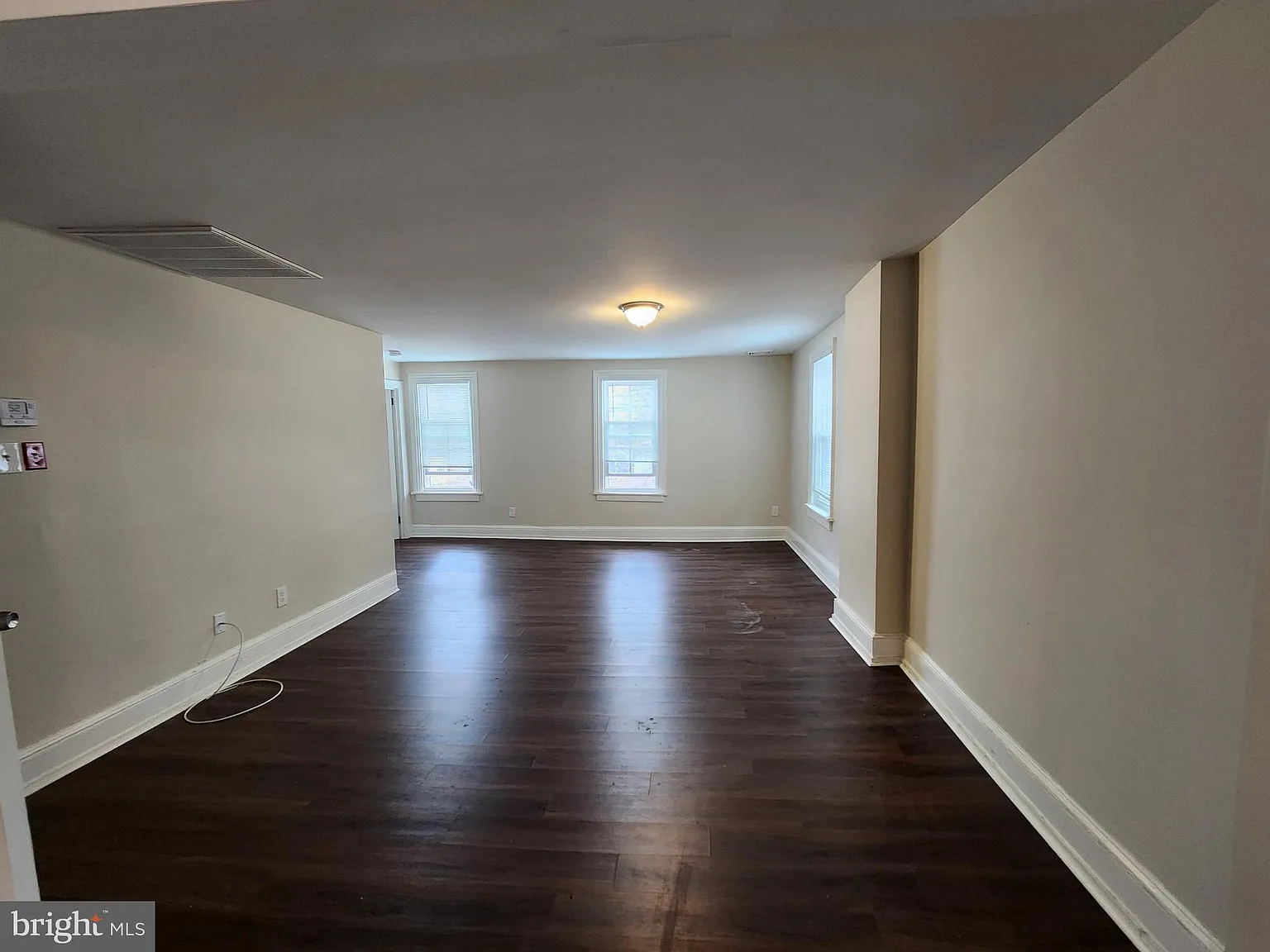 3 bed, 1300 sqft, $2,400 — Photo 4