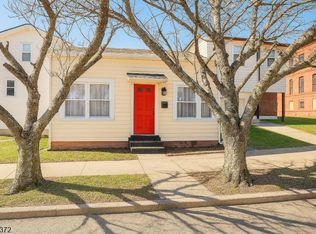 31 Kossuth St, Haledon, NJ 07508