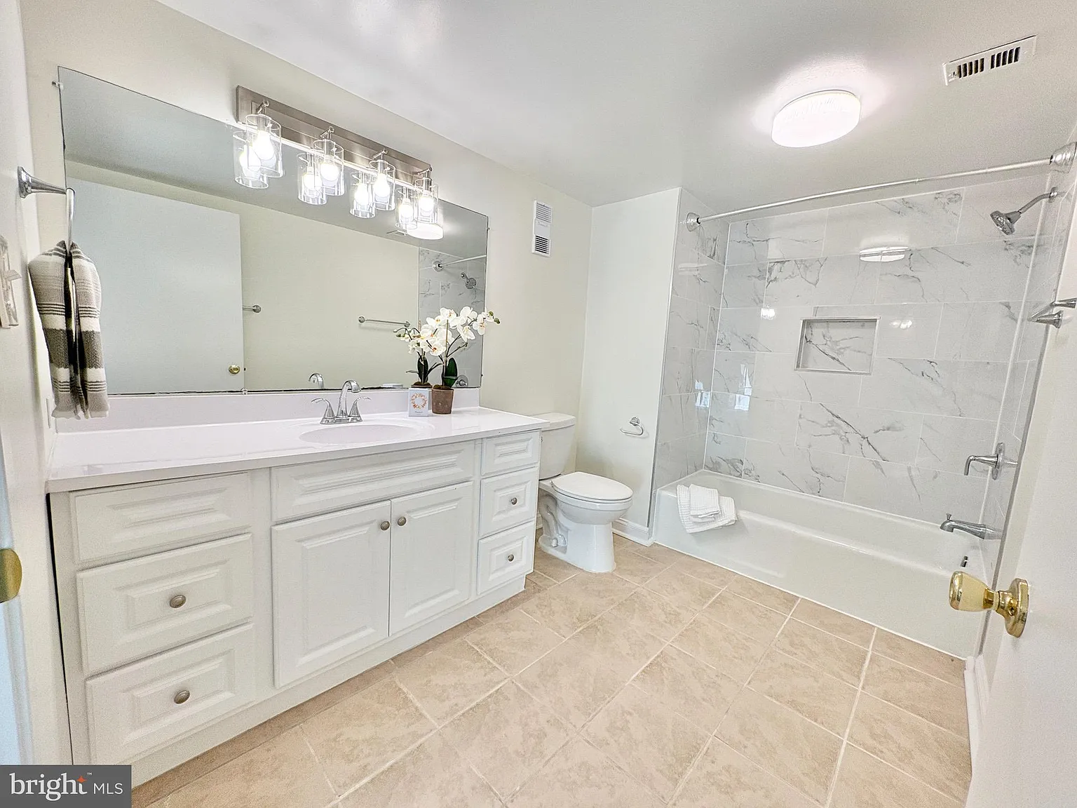 Skyline House Condo — Photo 4