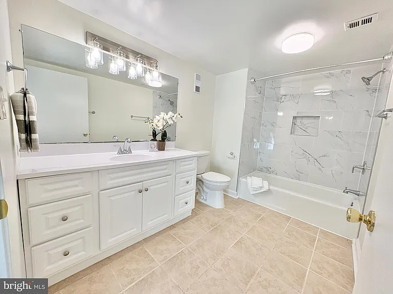 3713 George Mason Dr #T5W — Photo 4