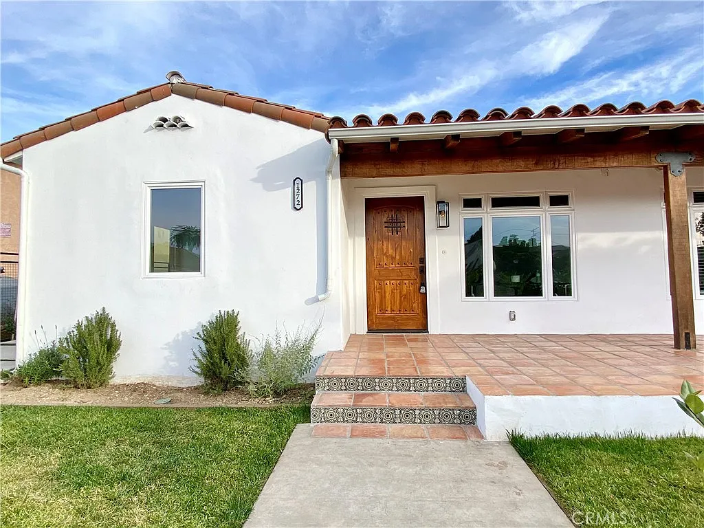 3 bed, 1050 sqft, $4,300 — Photo 3