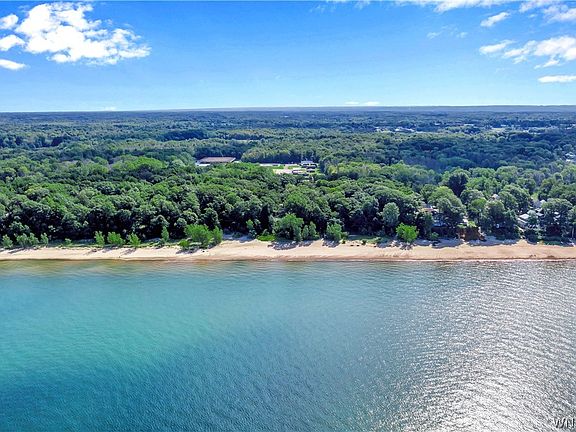 4th image of 8462 Lake Shore Rd
