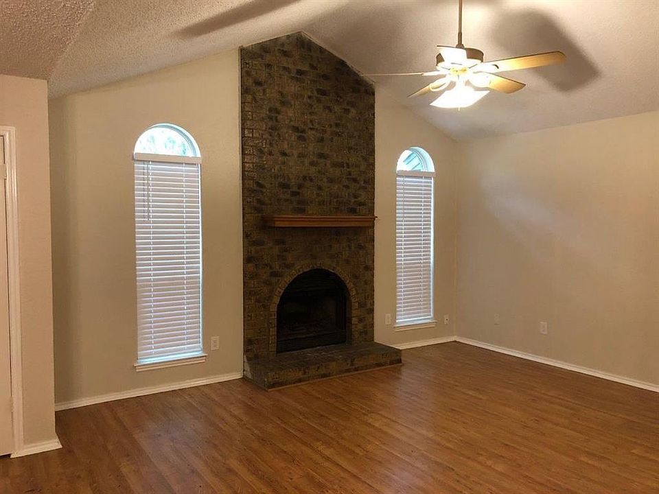 1st image of 2832 Shady Brook Dr