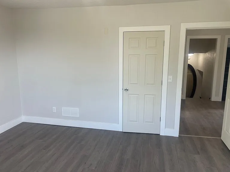 918 Elm St — Photo 15