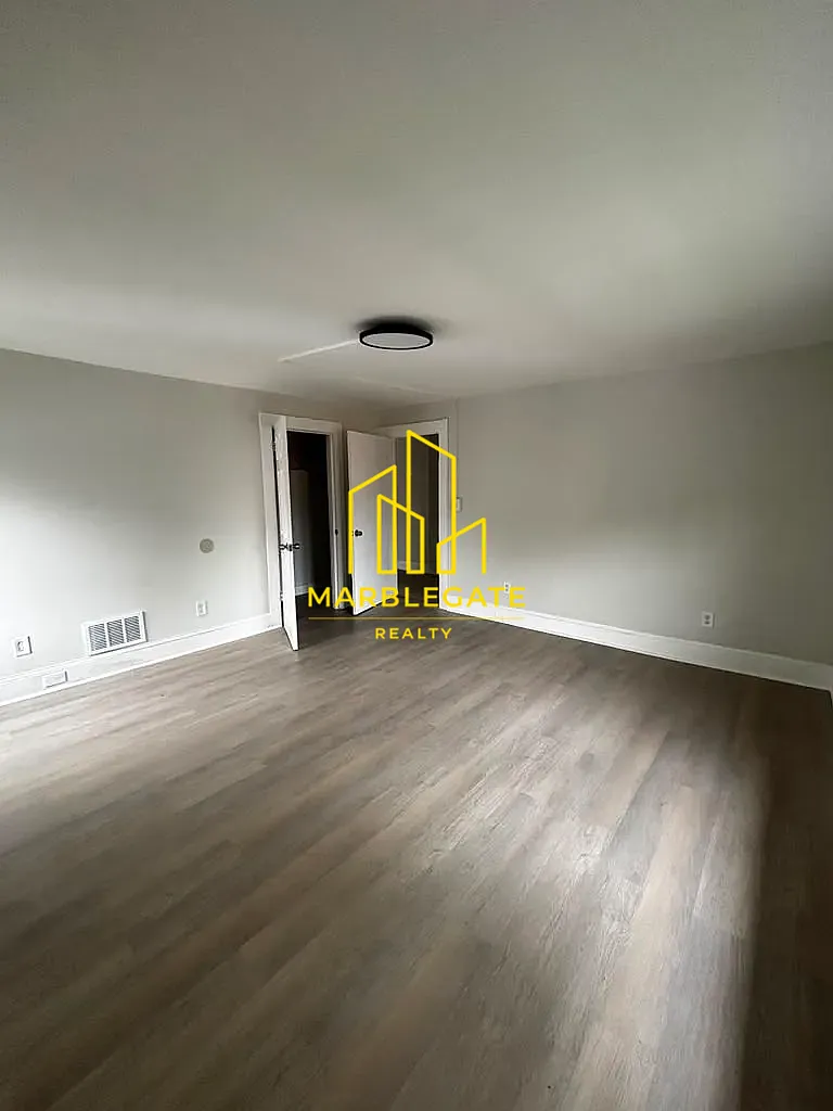 3 bed, $2,450 — Photo 4