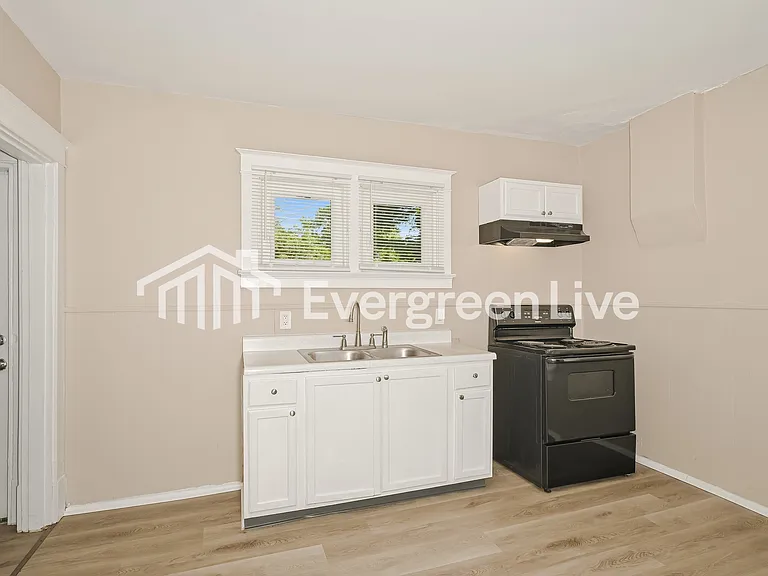2440 Gothland Ave — Photo 7