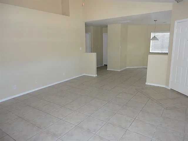 624 Valley Meadows Dr NE — Photo 5