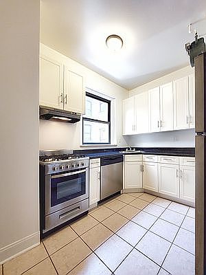 1st image of 115 W 16th St #242