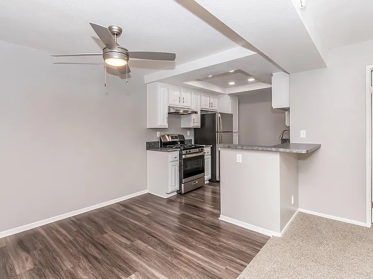 Palm Court Apartment Homes — Photo 48