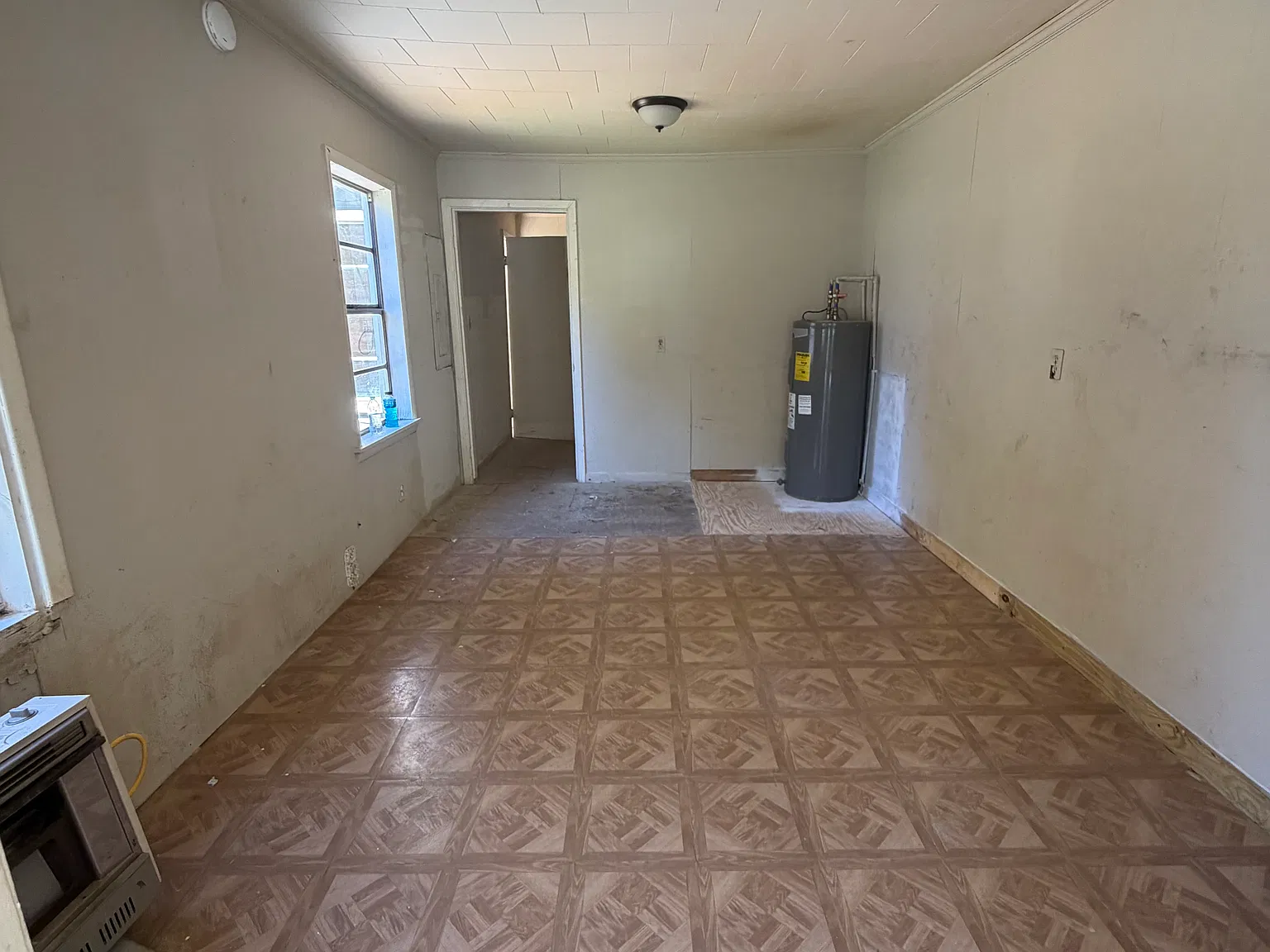 4 bed, 1.5 bath, 1800 sqft, $1,195 — Photo 3