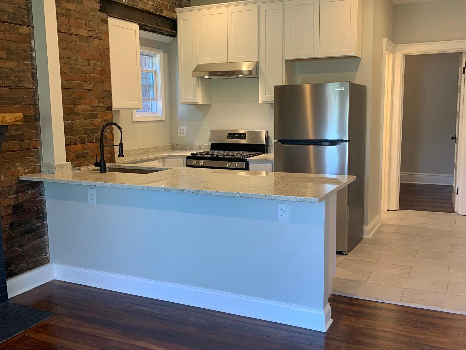 52 Whitney Pl — Photo 1