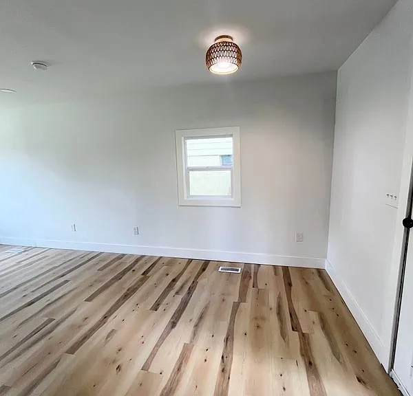 3741 Elmwood Ave — Photo 18