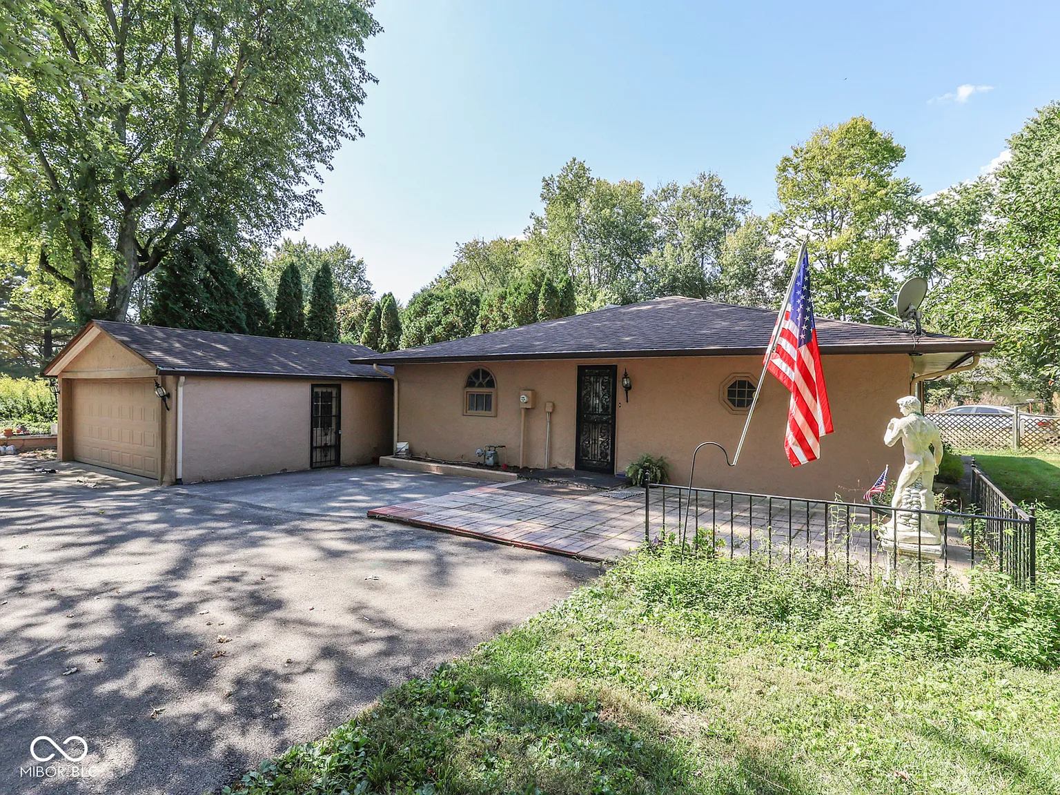 5535 W Southport Rd photo 1