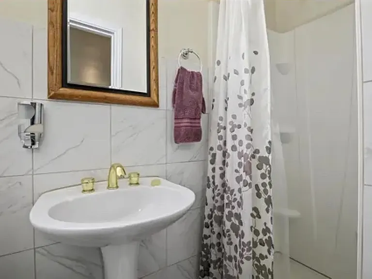 1710 Westwood Dr — Photo 7