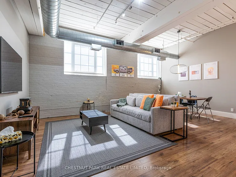 1135 Dundas St E #1 — Photo 1