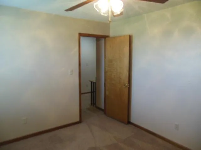 718 SE London Way — Photo 11