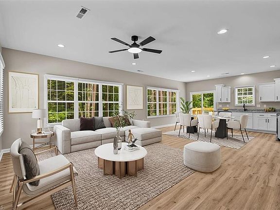 4th image of 655 Woodland Cir
