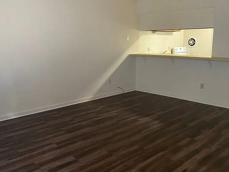 408c — Photo 2