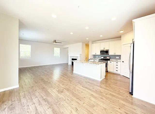 4314 Andasio Loop SE — Photo 8