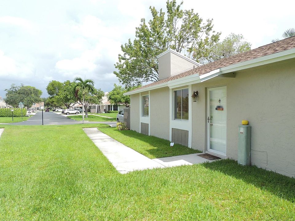 1st image of 608 Woodgate Cir