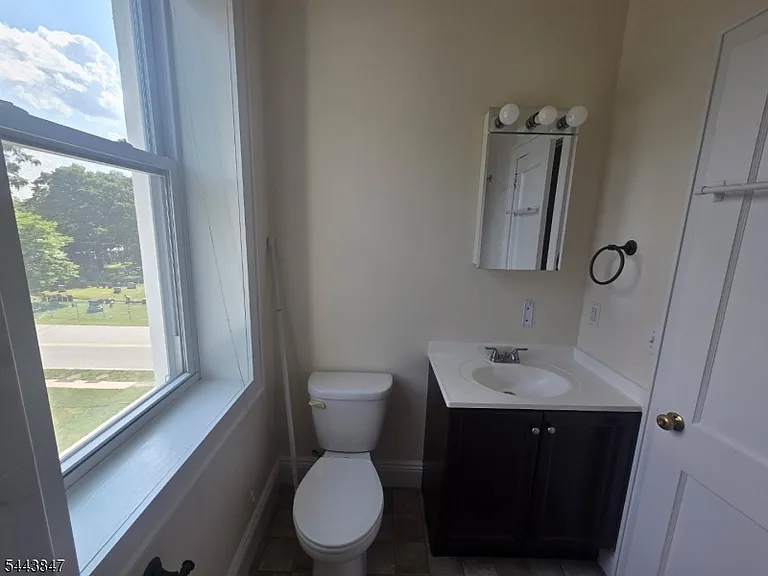 817 Ringwood Ave — Photo 9