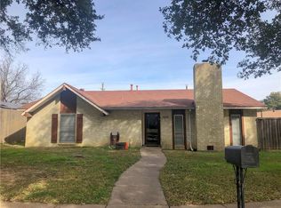 3334 Country Clb, Grand Prairie, TX 75052