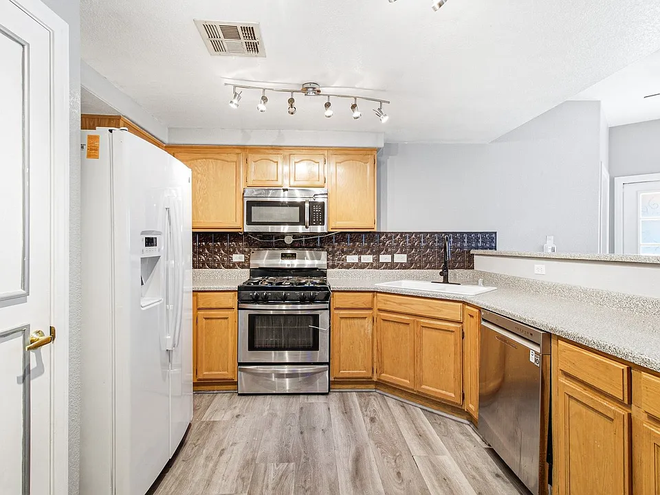 3400 Cabana Dr #1005