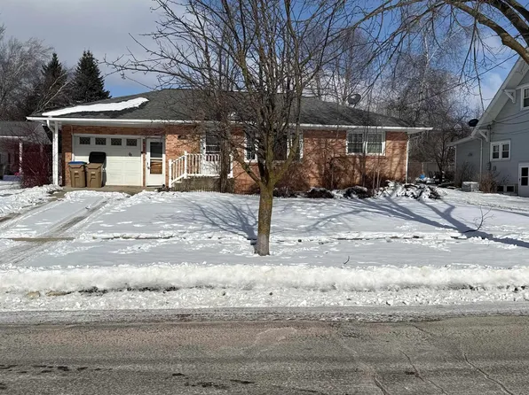 303 E Elm St, Strawberry Point, IA 52076