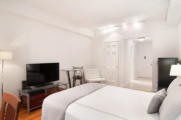 Rented by WAM Partners - William Moses Co. | media 5