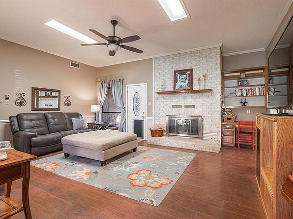 3rd image of 13257 Oak Hill Ln