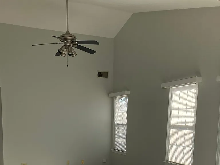 1351 Ridgefield Cir — Photo 3