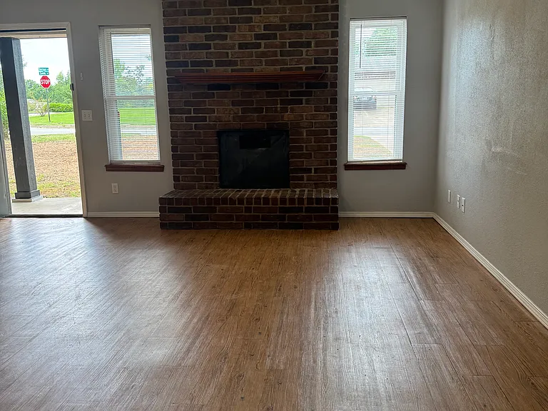 1230 S Sherman Ave — Photo 10