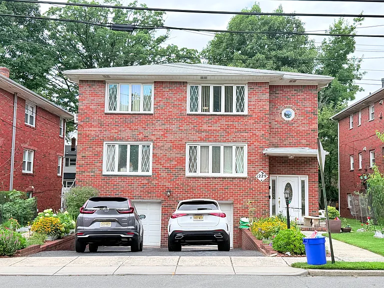 1229 Inwood Ter #2 — Photo 1
