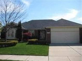 49200 Maplewood Ln, Macomb, MI