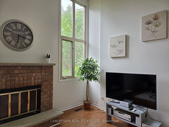 5th image of 10 Cardwell Ave #75