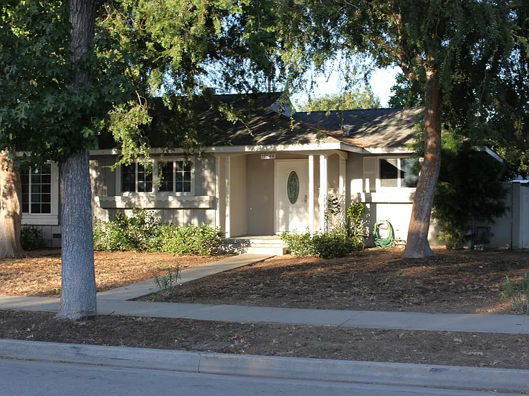 10044 Woodley Ave — Photo 1