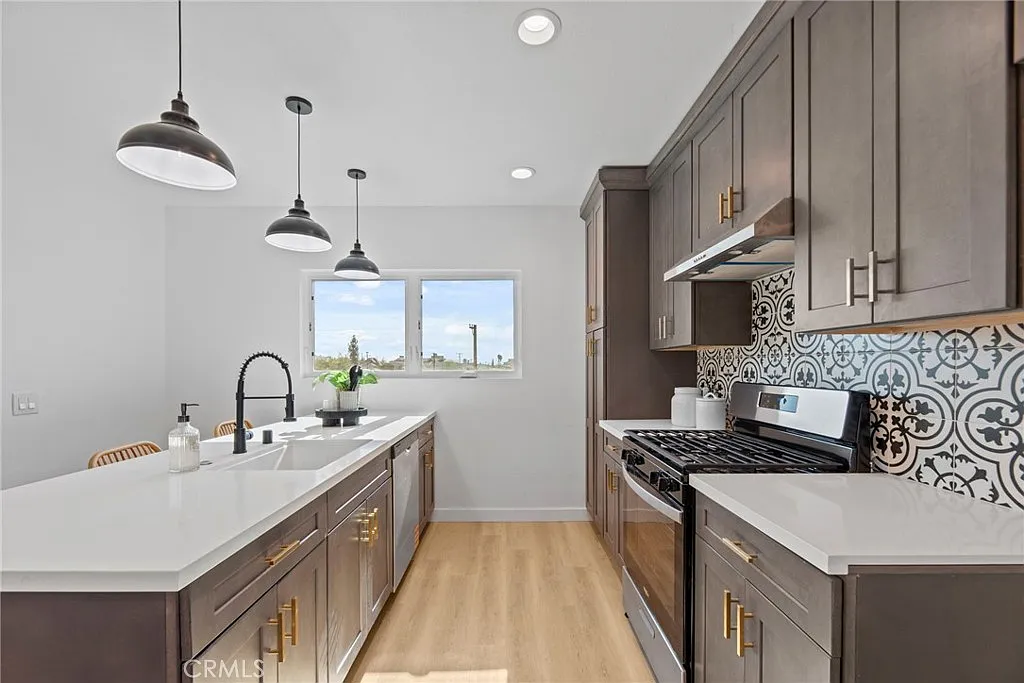 2 bed, 2.5 bath, 1400 sqft, $3,270 — Photo 3