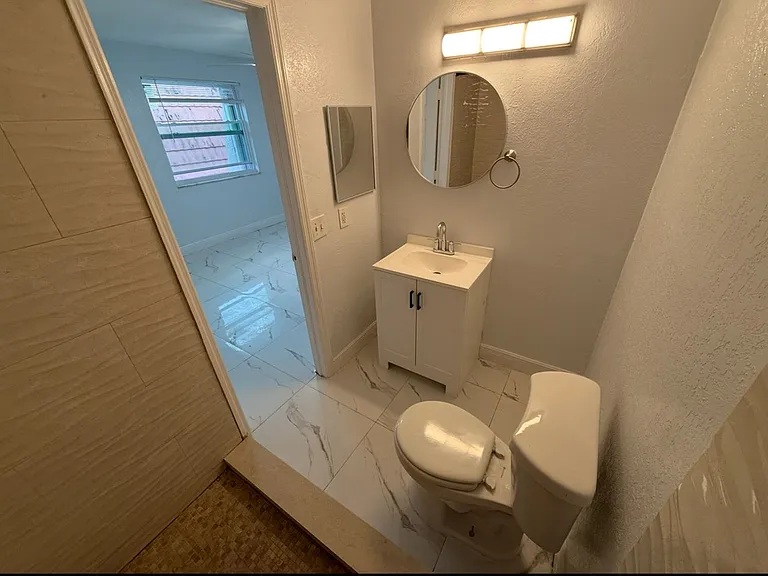 1651 SW 40th Ter #A — Photo 7