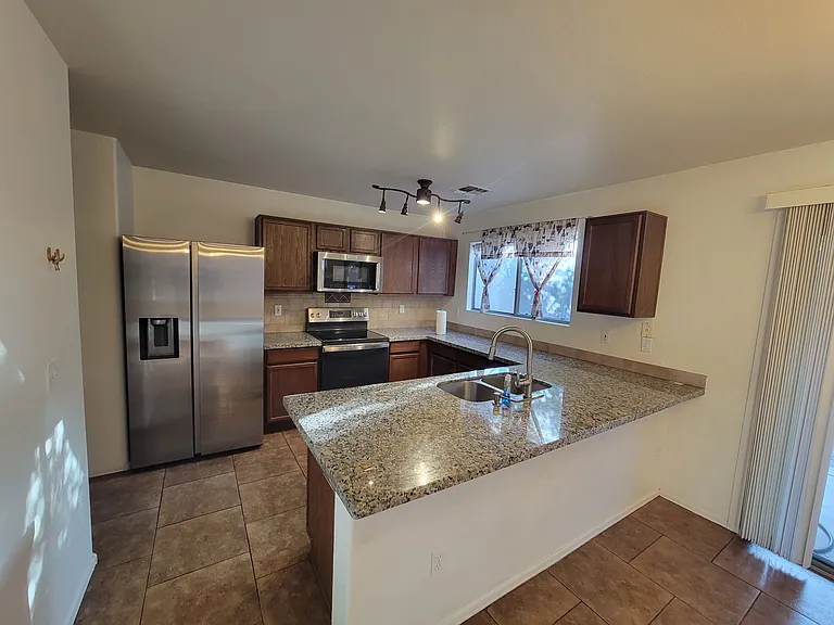 1289 E Clifton Ave — Photo 7