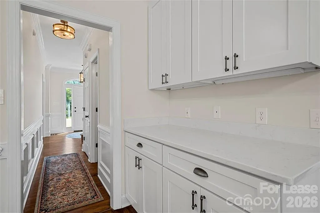 4 bed, 2.5 bath, 3003 sqft, $4,450 — Photo 3