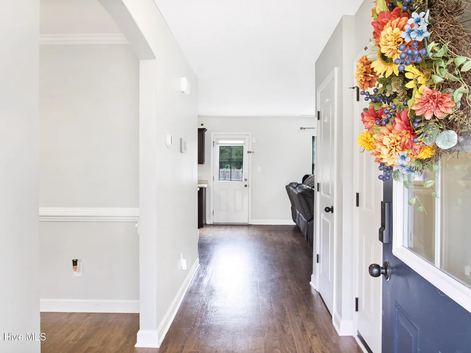 3 bed, 2.5 bath, 1562 sqft, $2,200 — Photo 2