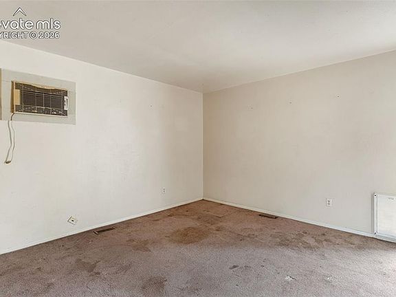 5th image of 374 Greensboro S